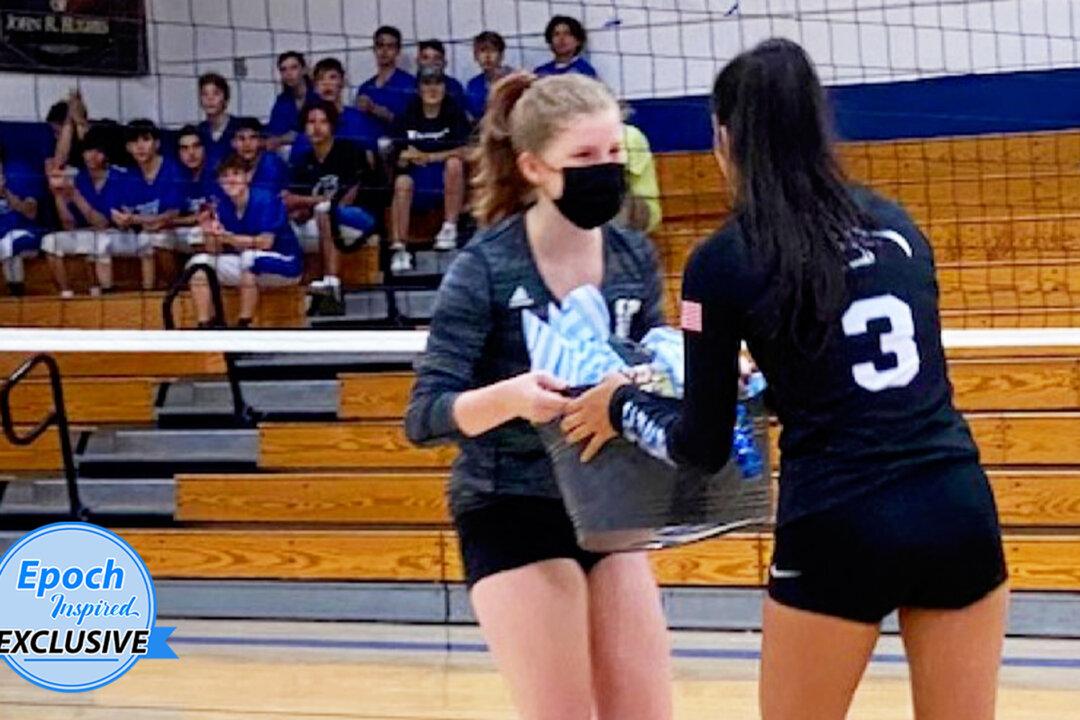 High-School Volleyball Team Surprises Opponents With Gift Baskets for Victims of Caldor Fire