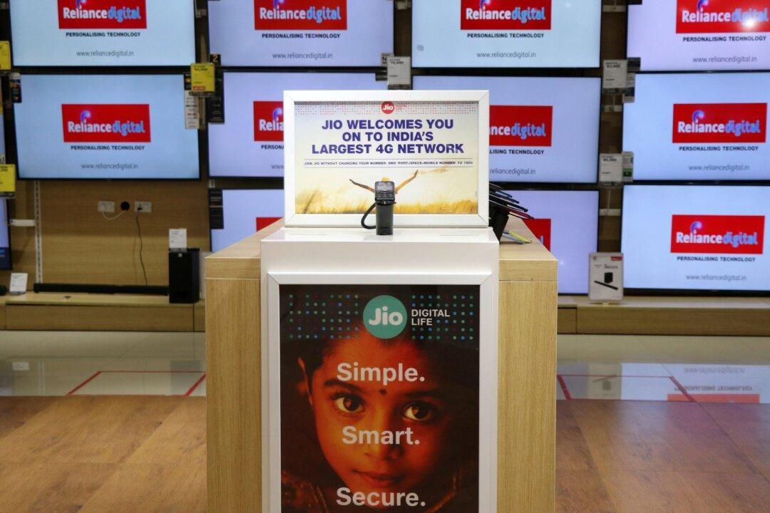 Chip Shortage Pushes Reliance, Google to Delay India Smartphone Launch