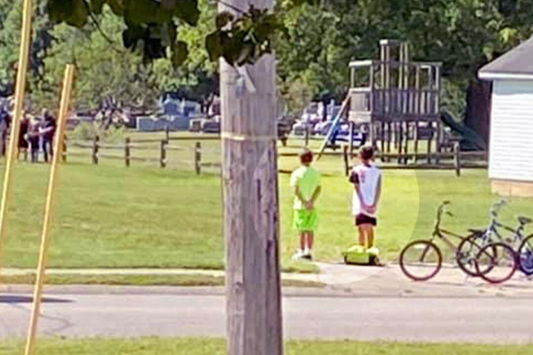 2 Indiana Boys on Bikes See Military Funeral and Stop to Pay Respects as Taps Plays
