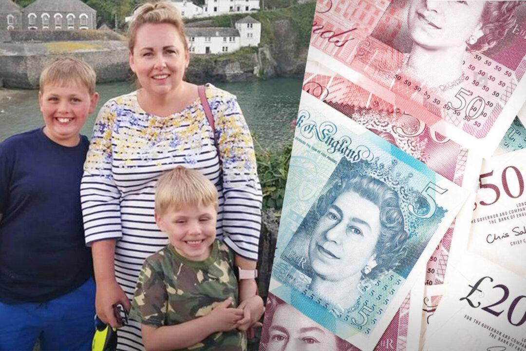 11-Year-Old Boys Find 400 Pounds on Ground—But Do the Right Thing, Turn In the Cash