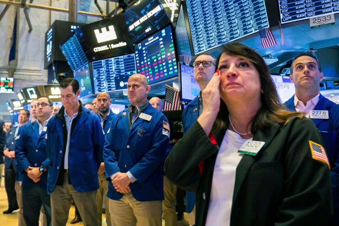 Tech Slide Pulls S&P 500 Down for Its 5th Straight Loss