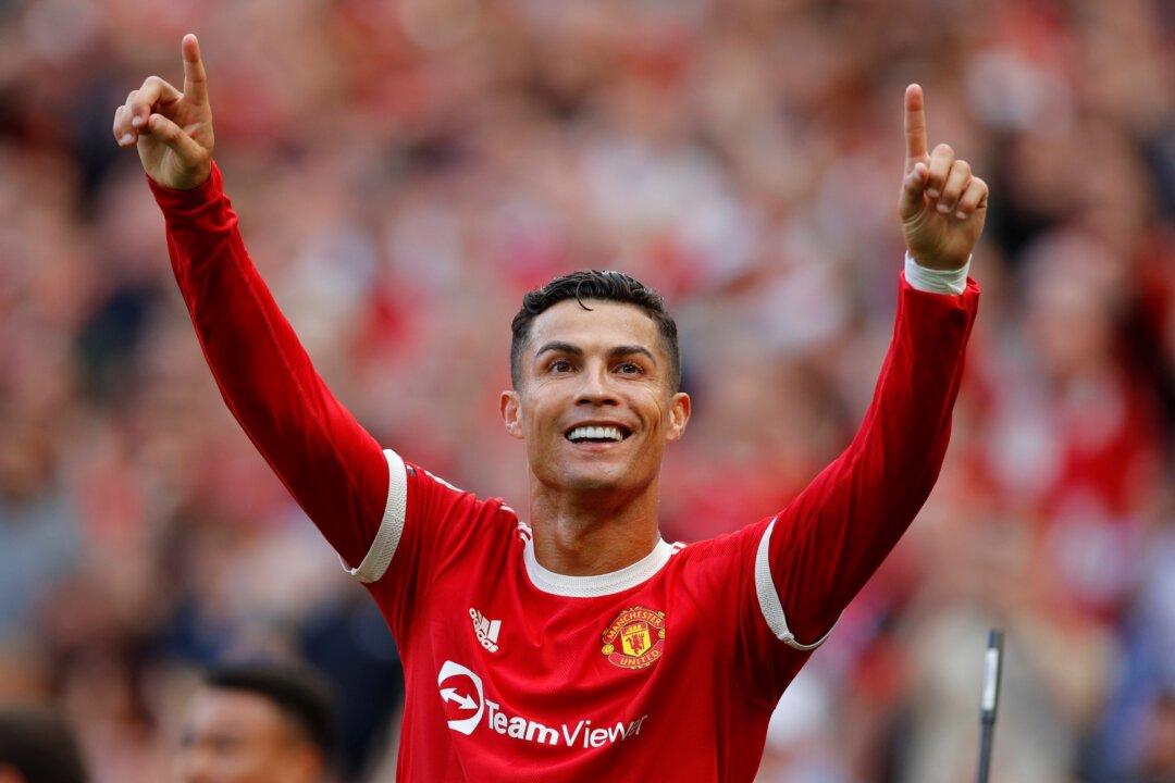 Ronaldo Takes United Top as City Win and Spurs Slump