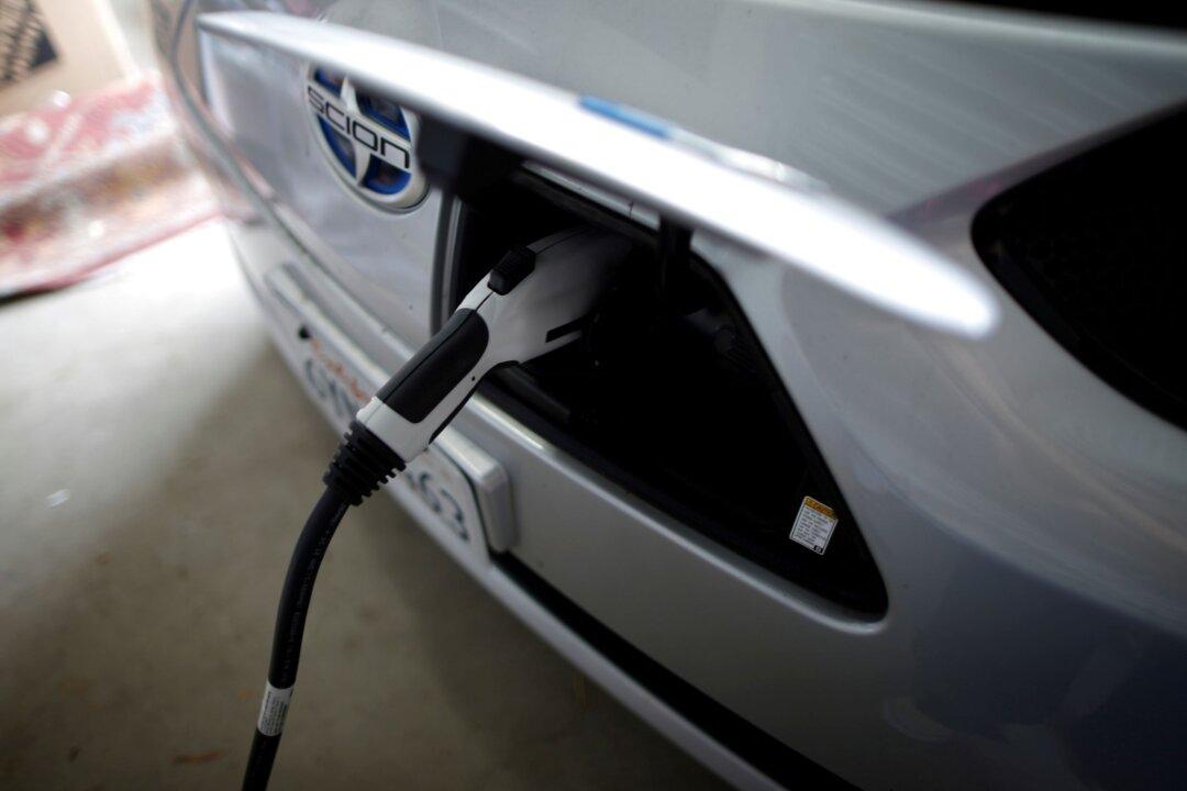 Democrats Propose Dramatic Expansion of EV Tax Credits That Favors Big Three