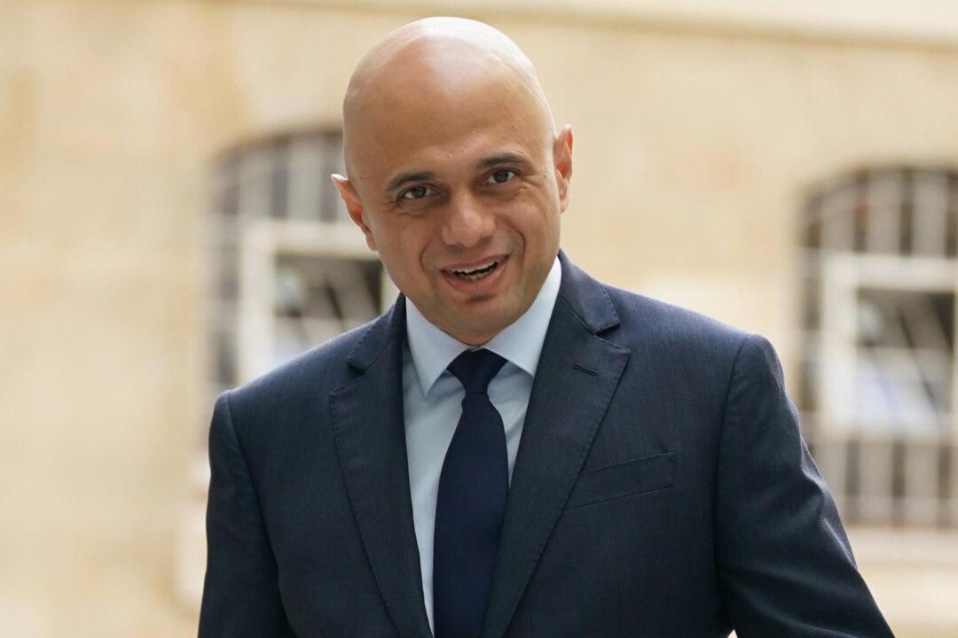 England to Give 12- to 15-Year-Olds CCP Virus Vaccines From Next Week