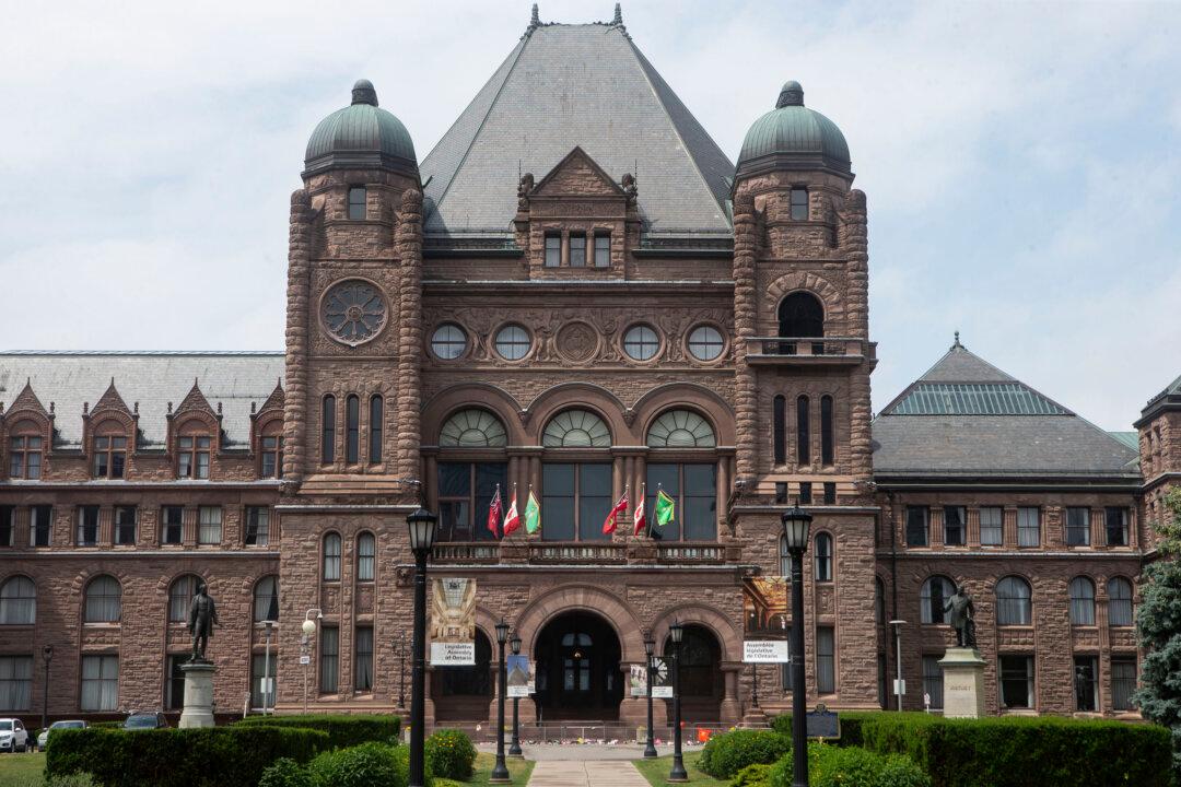 First Responders Silently Protest Mandatory COVID-19 Vaccination at Ontario Legislature