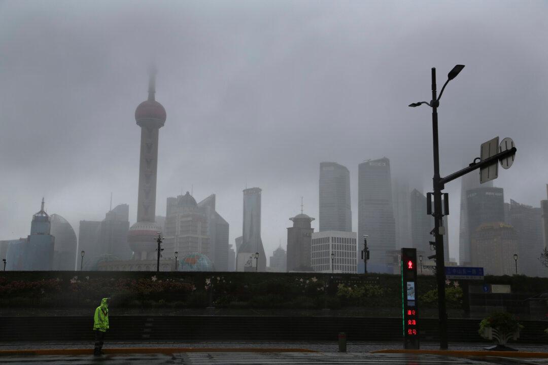 Shanghai Cuts Transport as Typhoon Chanthu Moves up Coast
