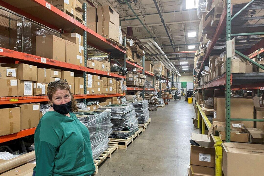 From Zippers to Glass, Shortages of Basic Goods Hobble US Economy