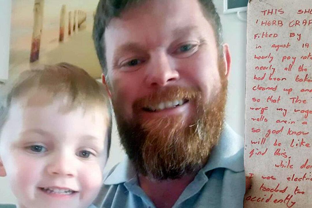 Man Finds a Surprising Handwritten Note Left in a Shop Wall by a Builder 35 Years Ago