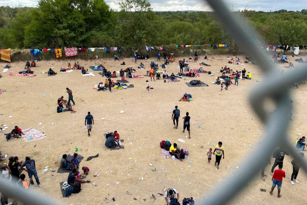 US–Mexico Border Arrests Top 200,000 for Second Straight Month