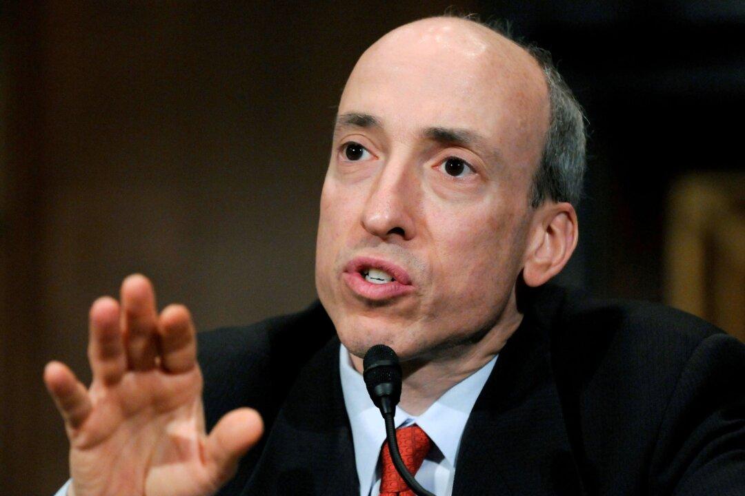 US SEC Chair Wants Private Fund Fee Disclosures, Bond Market Transparency: Testimony