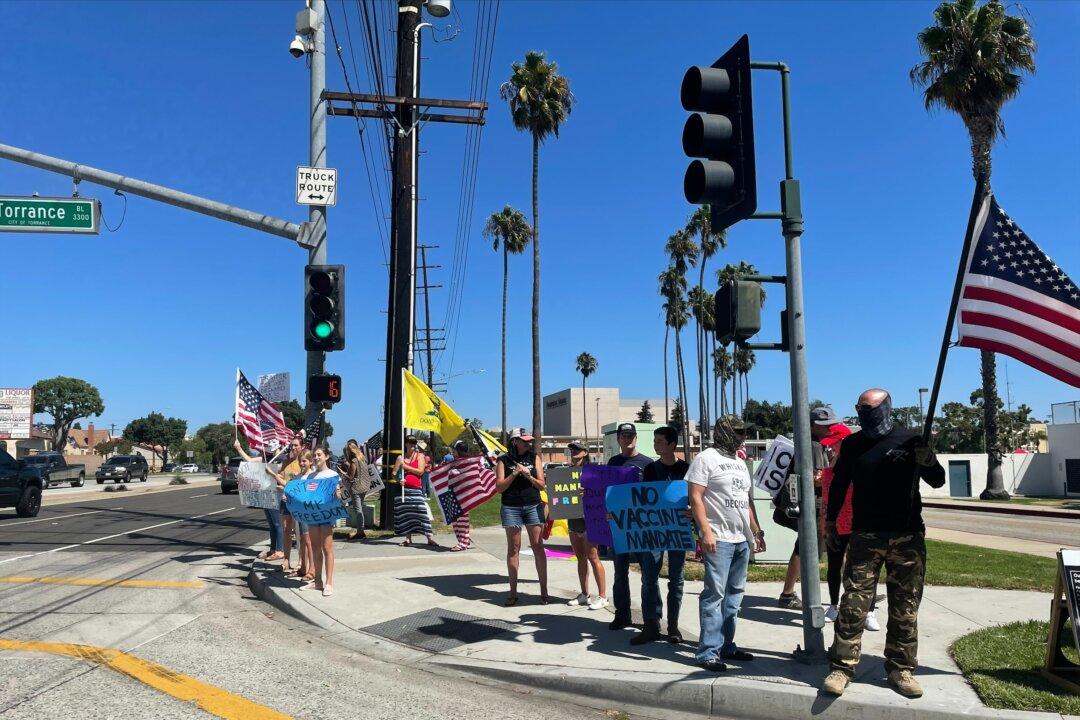 South Bay Residents Protest Against Mask and Vaccine Mandates