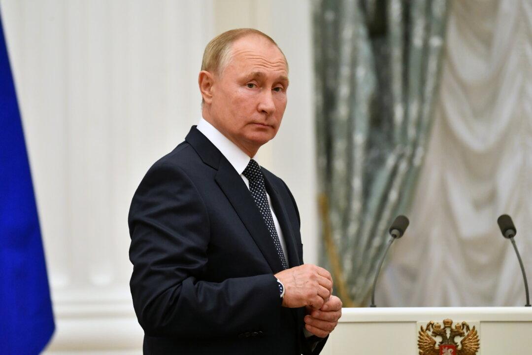 Russia’s Putin to Self-Isolate After COVID-19 Detected in Entourage