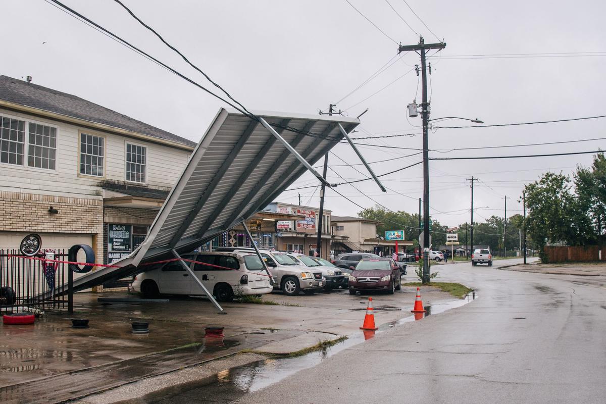 Around 422,000 in Texas Without Power From Storm Nicholas