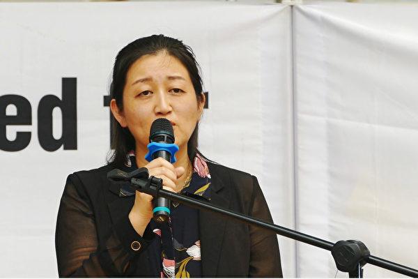 Dr. Zhao, president of the Falun Dafa Association of Australia, spoke at a rally in downtown Sydney On Dec. 10, 2019, International Human Rights Day. (An Pingya/The Epoch Times)