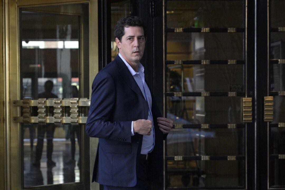 Argentina Interior Minister, Kirchner Ally, Offers Resignation After Election Blow