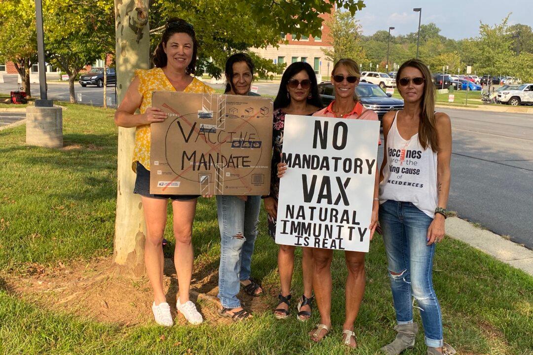 Parents Protest Vaccine Mandate on Student Athletes in Loudoun County