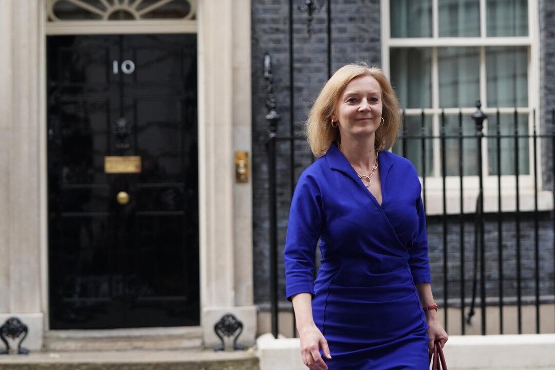 Johnson Replaces Foreign Secretary in UK Cabinet Reshuffle