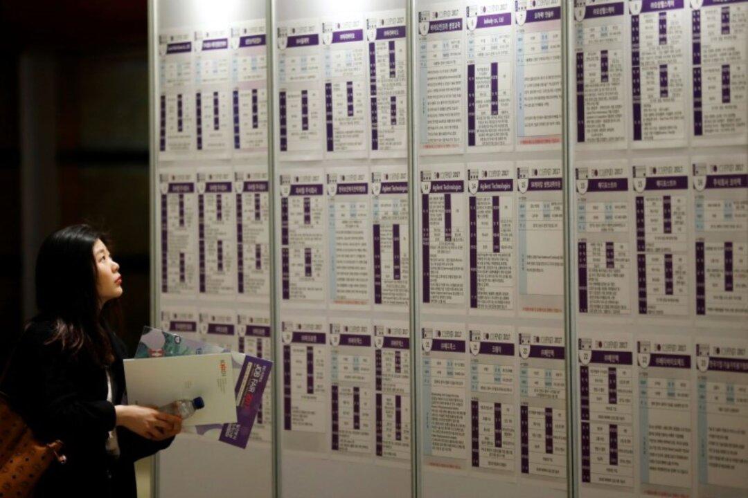South Korea Jobless Rate Hits Record Low as Jobs for Public Sector, Part-Timers Grow