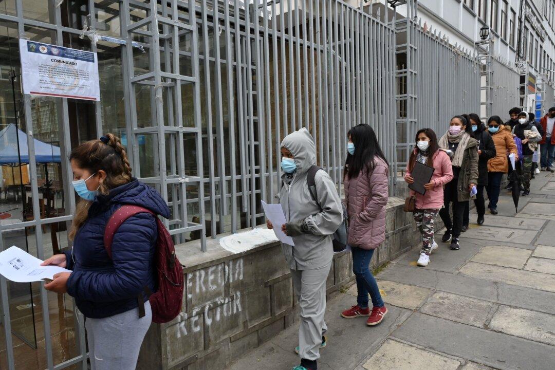 Bolivians Exasperated With Socialist Government’s Vaccine Distribution Program