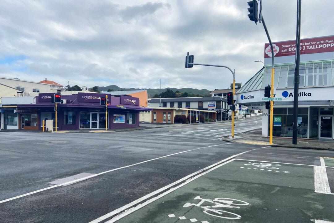 New Zealand’s Economy Surges in Q2, Supporting Rate Hike Call