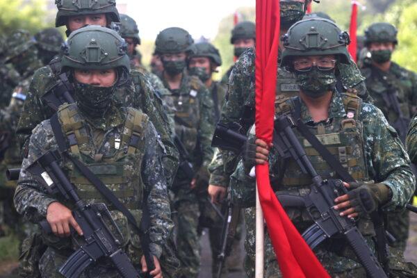 Soldiers march during an anti-invasion drill on the beach during the annual Han Kuang military drill in Tainan, Taiwan, on Sept. 14, 2021. (Ann Wang/Reuters)