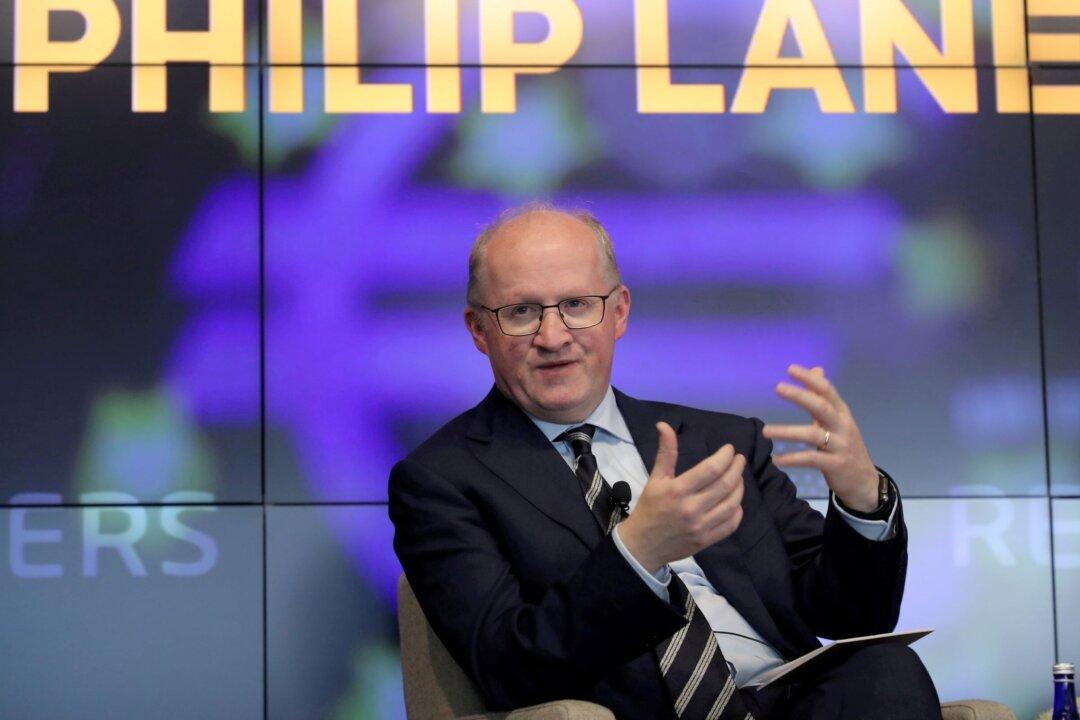 ECB’s Lane Sees Euro Area Slowdown, Does Not Rule out Technical Recession