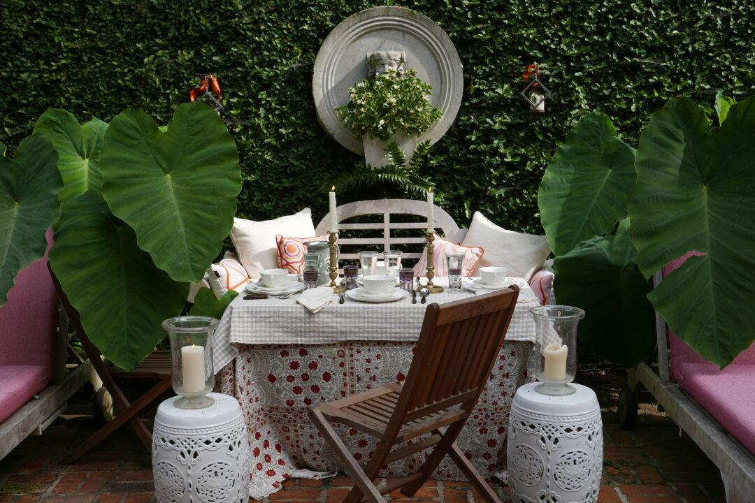 Easy Entertaining: A Dinner in the Garden for Summer’s Last Hurrah