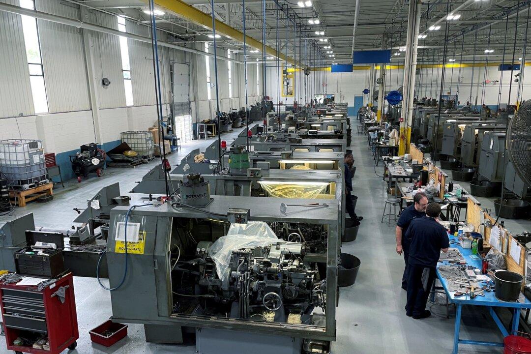 Delta Darkens US Third-Quarter Growth Views, Fed Taper Announcement Expected in November: Poll