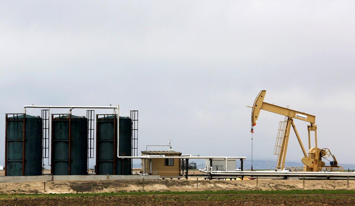 Oil Holds Above $75 as Storm-Hit US Supply Returns Slowly