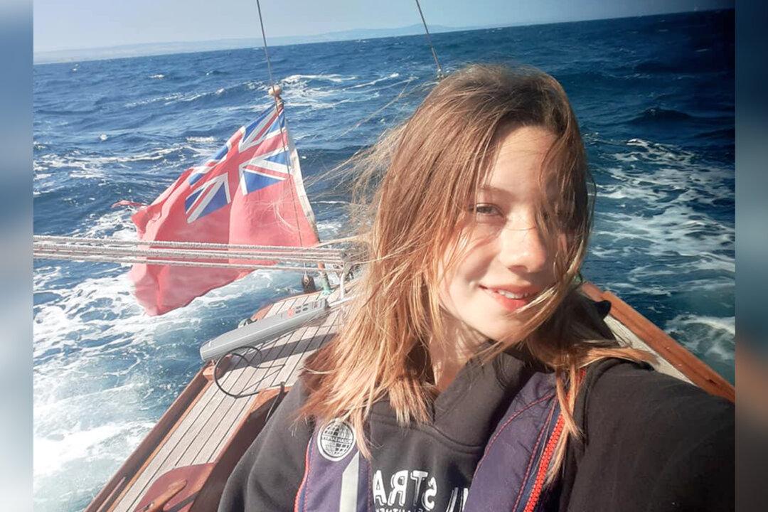 14-Year-Old Girl Becomes Youngest to Sail 1,600 Miles Around Britain—After Mom and Dad Say OK