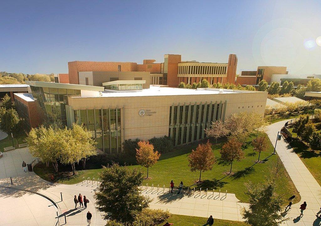 Community College Enrollment Plunges Following Onset of Pandemic