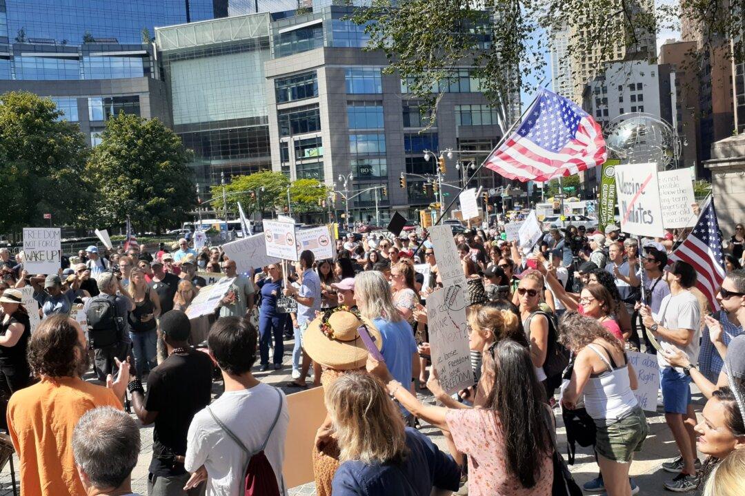 Thousands Gather at ‘Freedom Rally’ in New York City to Oppose Vaccine Passport