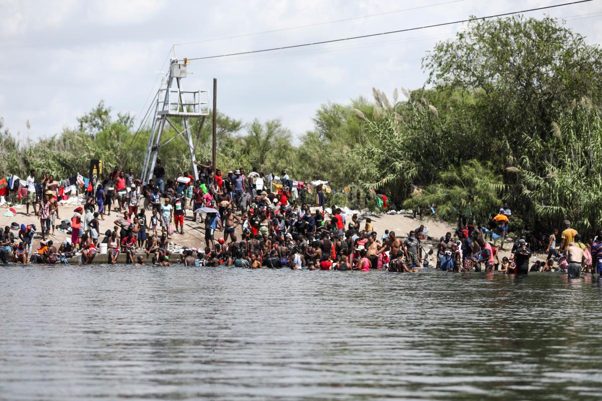 Over 2 Dozen GOP Governors Call on Biden to Meet and Solve US Southern Border Crisis