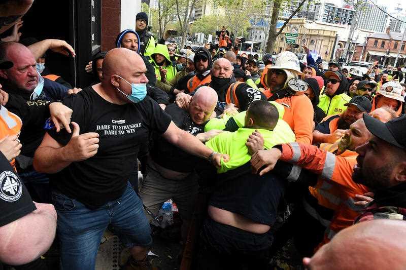 Protest Erupts as Australian Construction Workers Call on Union to ‘Stand Down’ Over Vaccine Mandate