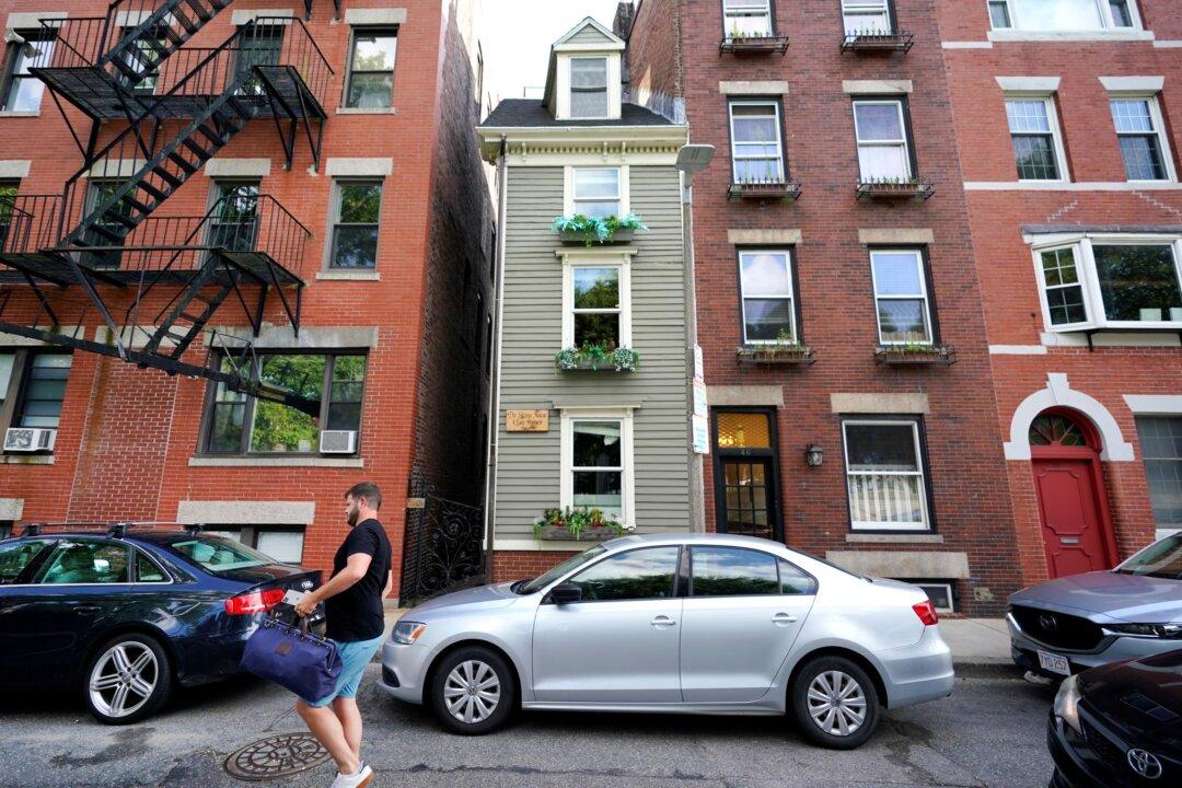 Boston’s Famous Skinny House Sells for a Nice Fat Price