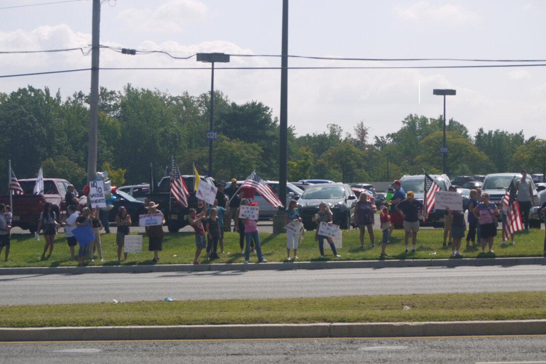 New Jerseyans Rally to Protest Vaccine Mandate, Protect Rights