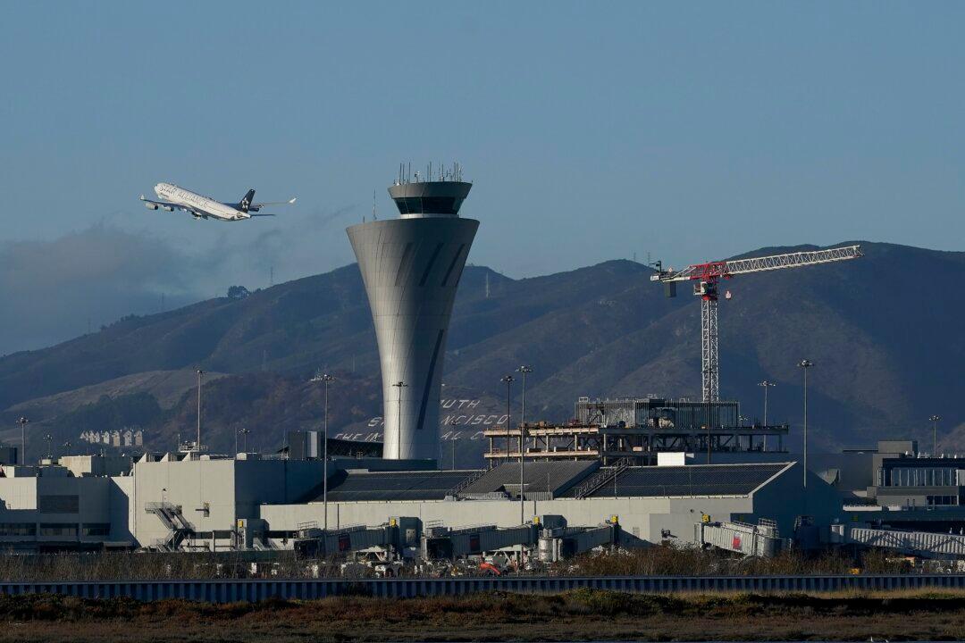 San Francisco Mandates Vaccines for All Airport Workers