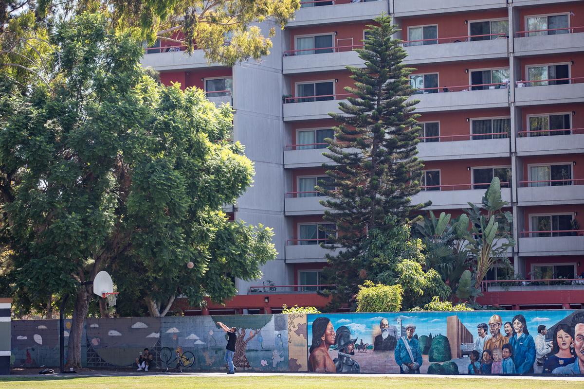 Santa Ana Passes Rent Control Law