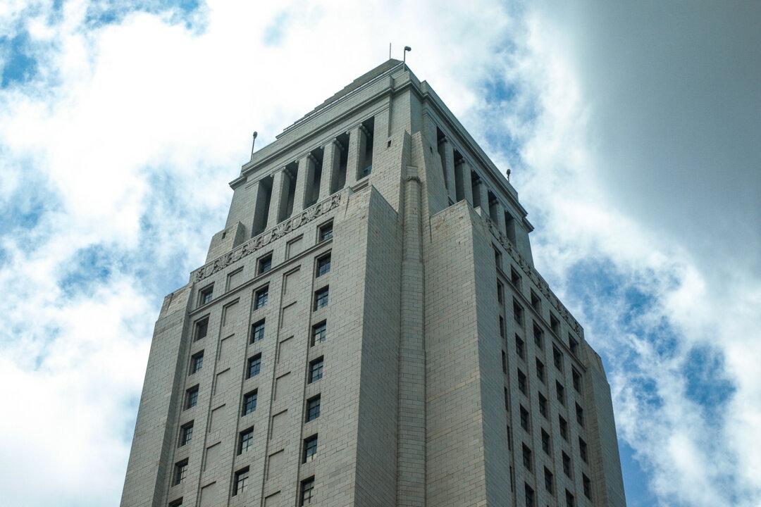 LA County Employees Lawsuit Alleges COVID-19 Vaccine Mandate ‘Unconstitutional’