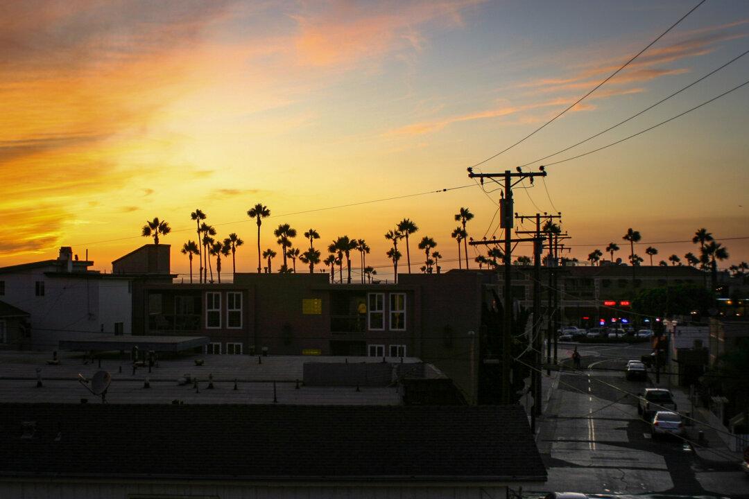 Outage Knocks Out Power for Thousands in Newport-Mesa