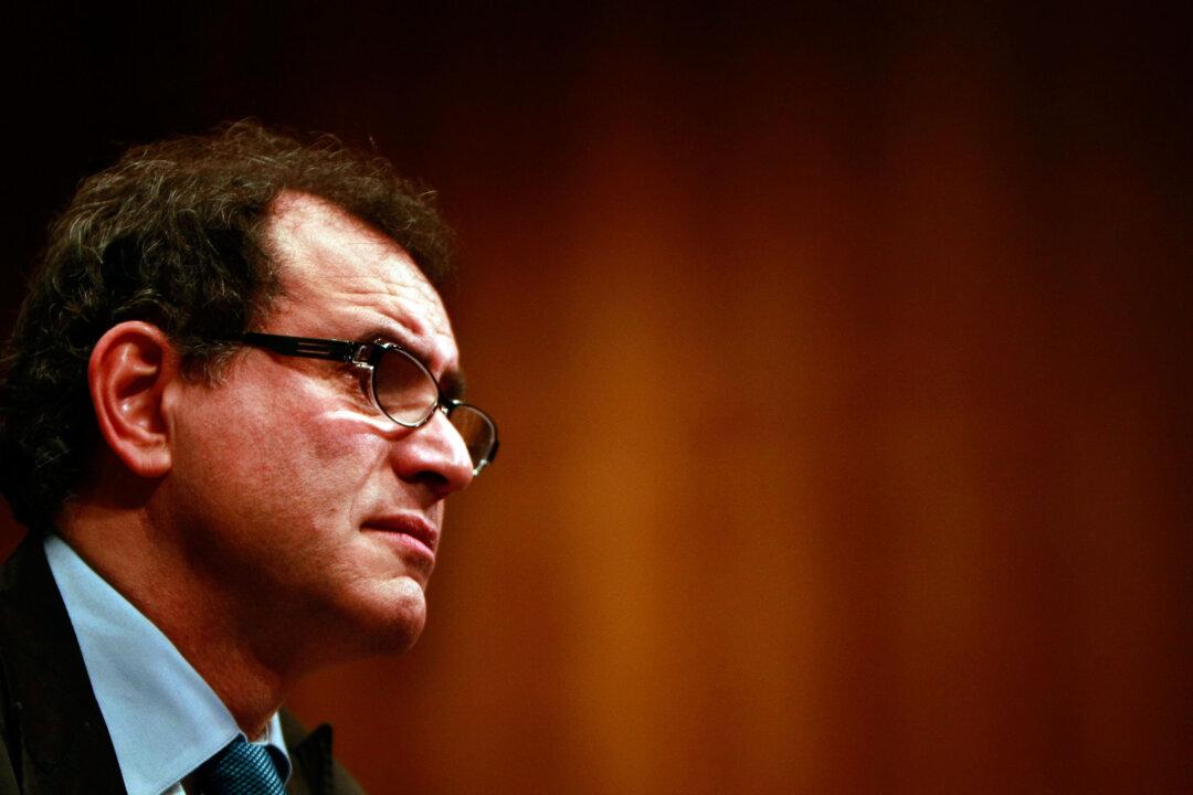 Economist Nouriel Roubini Warns of ‘Growing Stagflationary Storm’