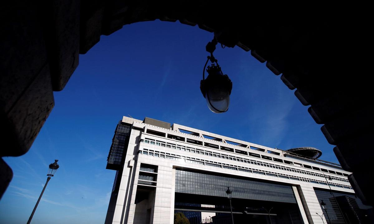 French Fiscal Watchdog Sees Smaller Deficit Than Expected by Government