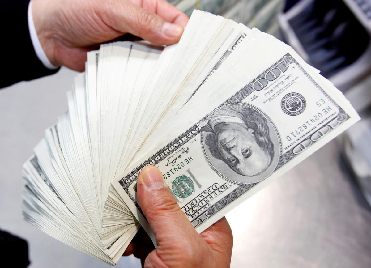 Dollar Rises to Strongest Levels in 2021 Despite Growing Concern Over Government Shutdown