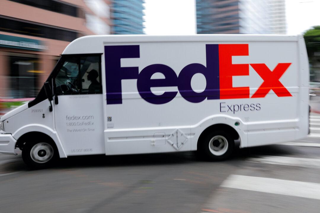 FedEx CEO Anticipates ‘Worldwide Recession,’ Says Company Closing Down Stores