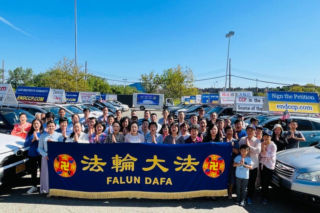 Founder of Falun Gong Receives Global Greetings on Chinese Holiday