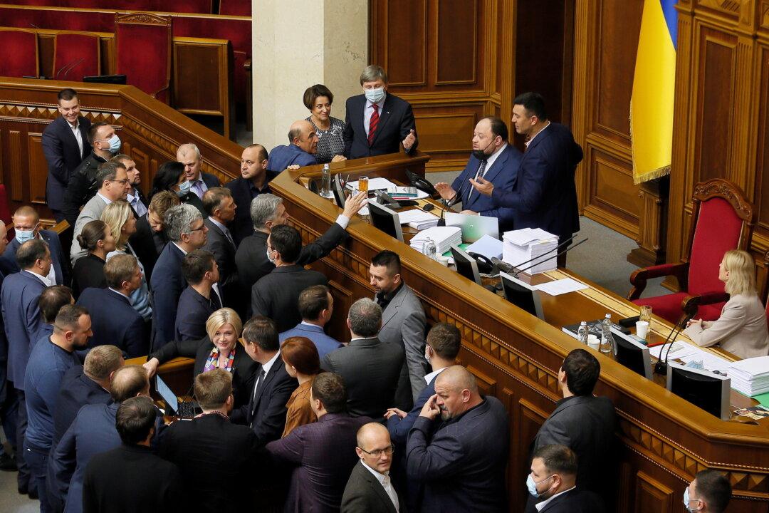 Ukrainian Lawmakers Pass Law on Oligarchs After Assassination Attempt
