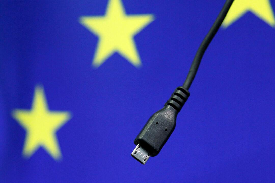 EU Plans One Mobile Charging Port for All, in Setback for Apple