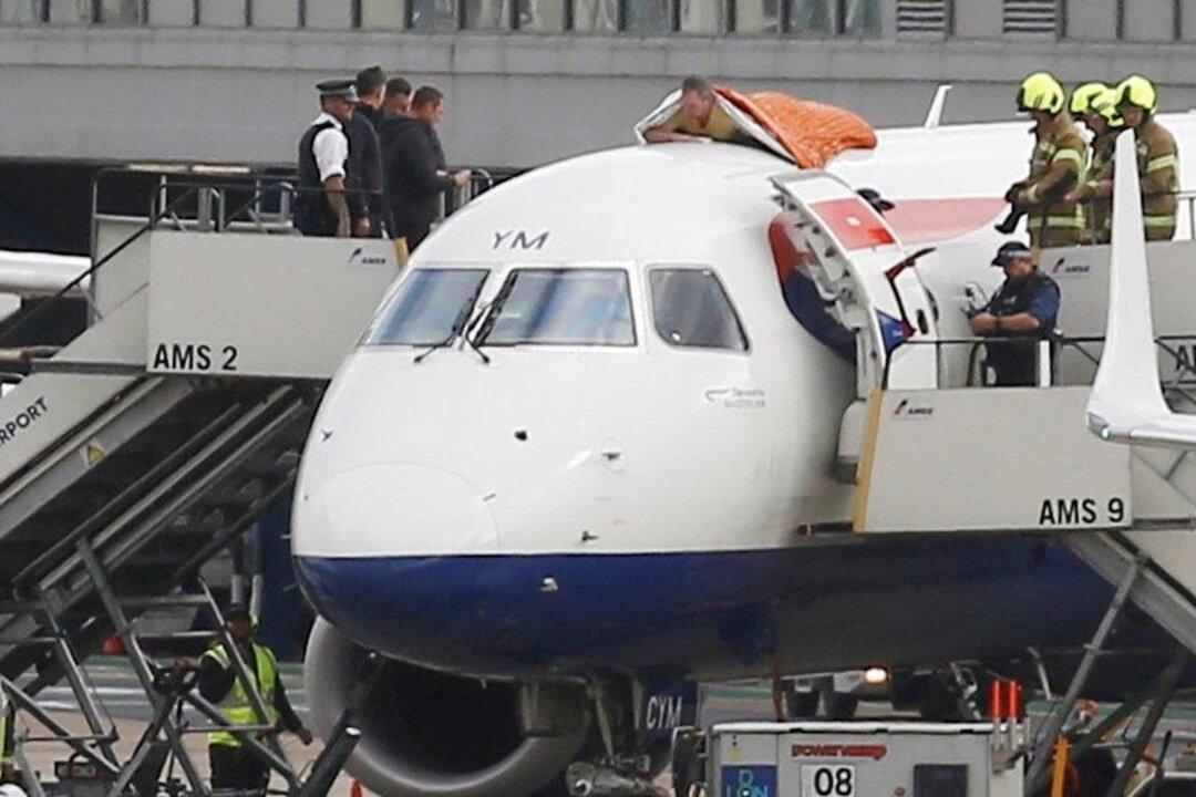 UK Climate Protesters Warned of ‘Serious Consequences’ as Ex-paralympian Jailed