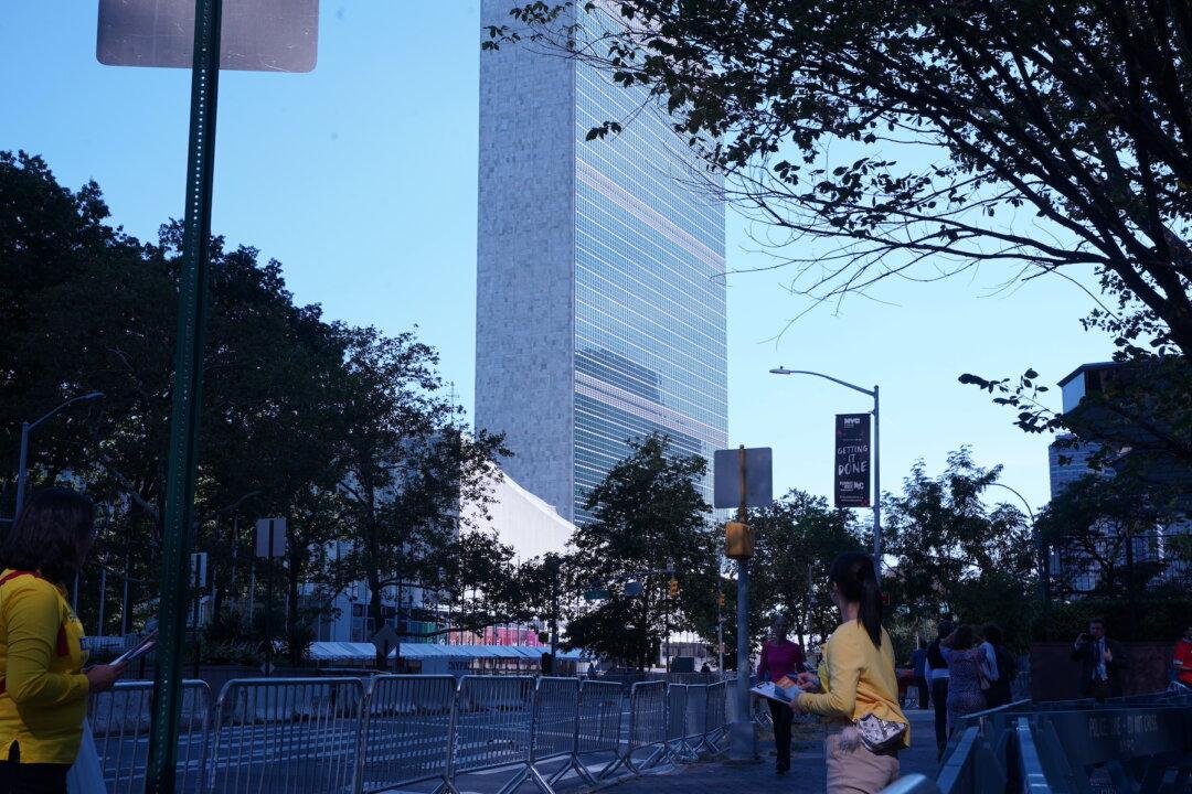 Falun Gong Practitioners Gather Outside UN Building to Protest Against the CCP’s Crimes
