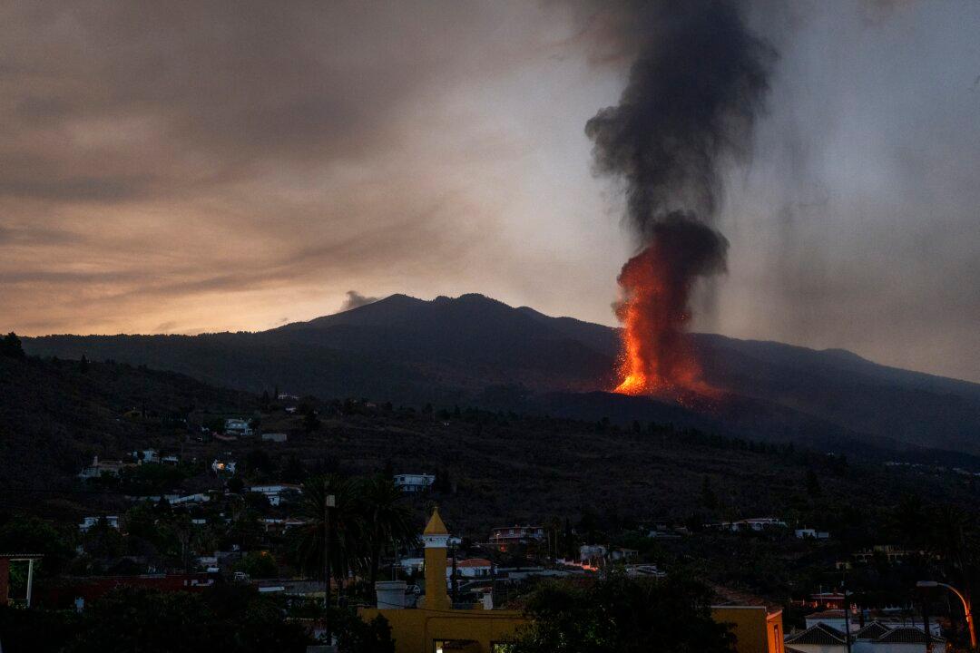 Volcanic Ash Cloud Closes La Palma Airport, New Vent Emerges